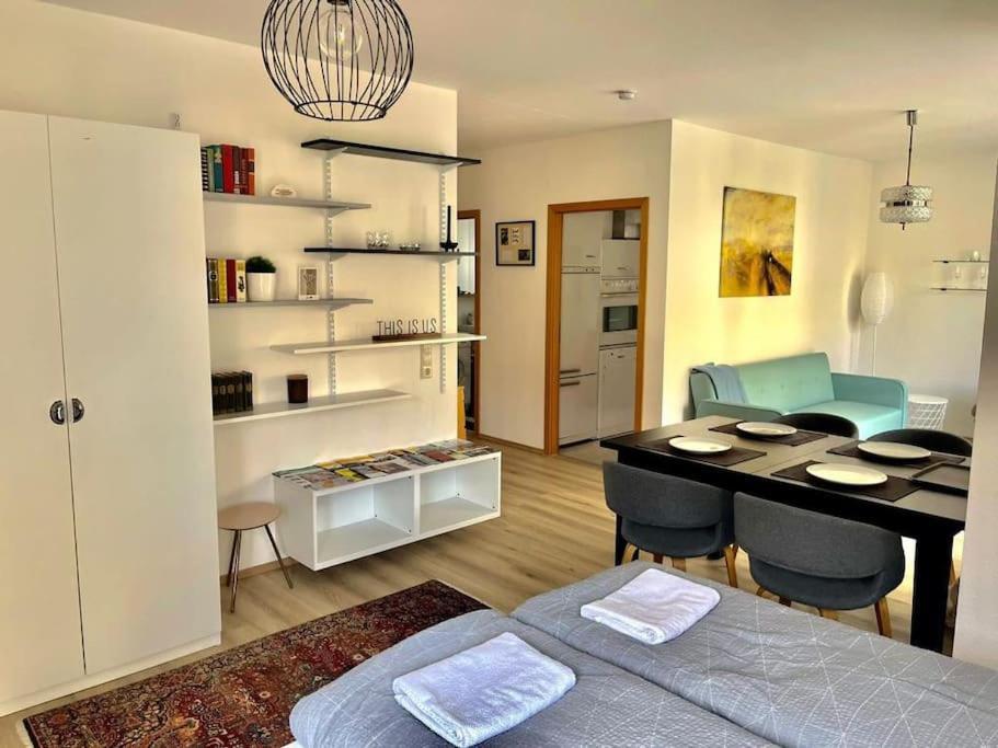 Apartment Sonniges In Ruhiger Und Zentraler Lage *